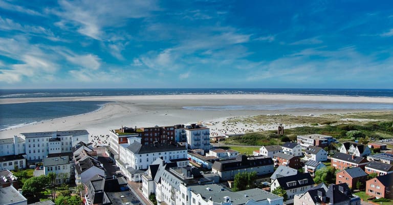 Combien d'auberges de jeunesse y a-t-il à Borkum ?